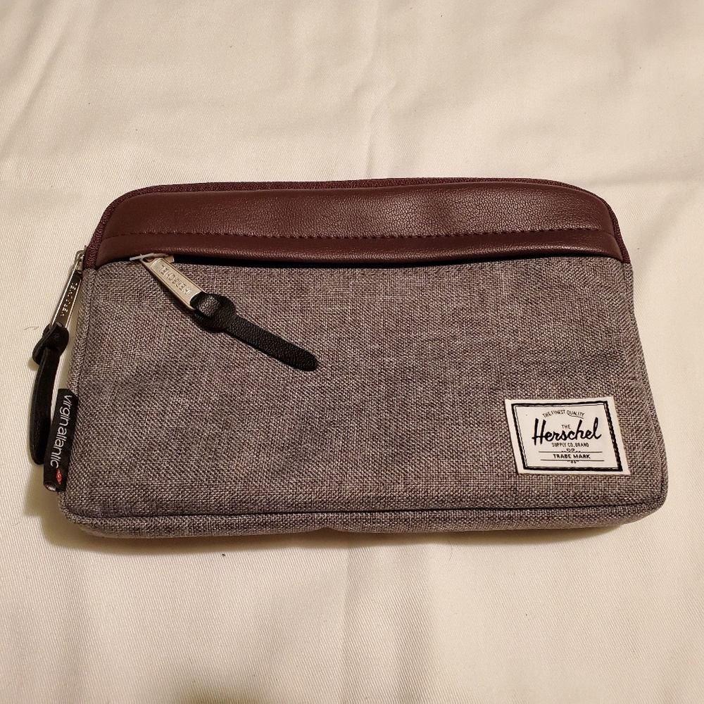 HERSCHEL SUPPLY COMPANY COSMETIC BAG